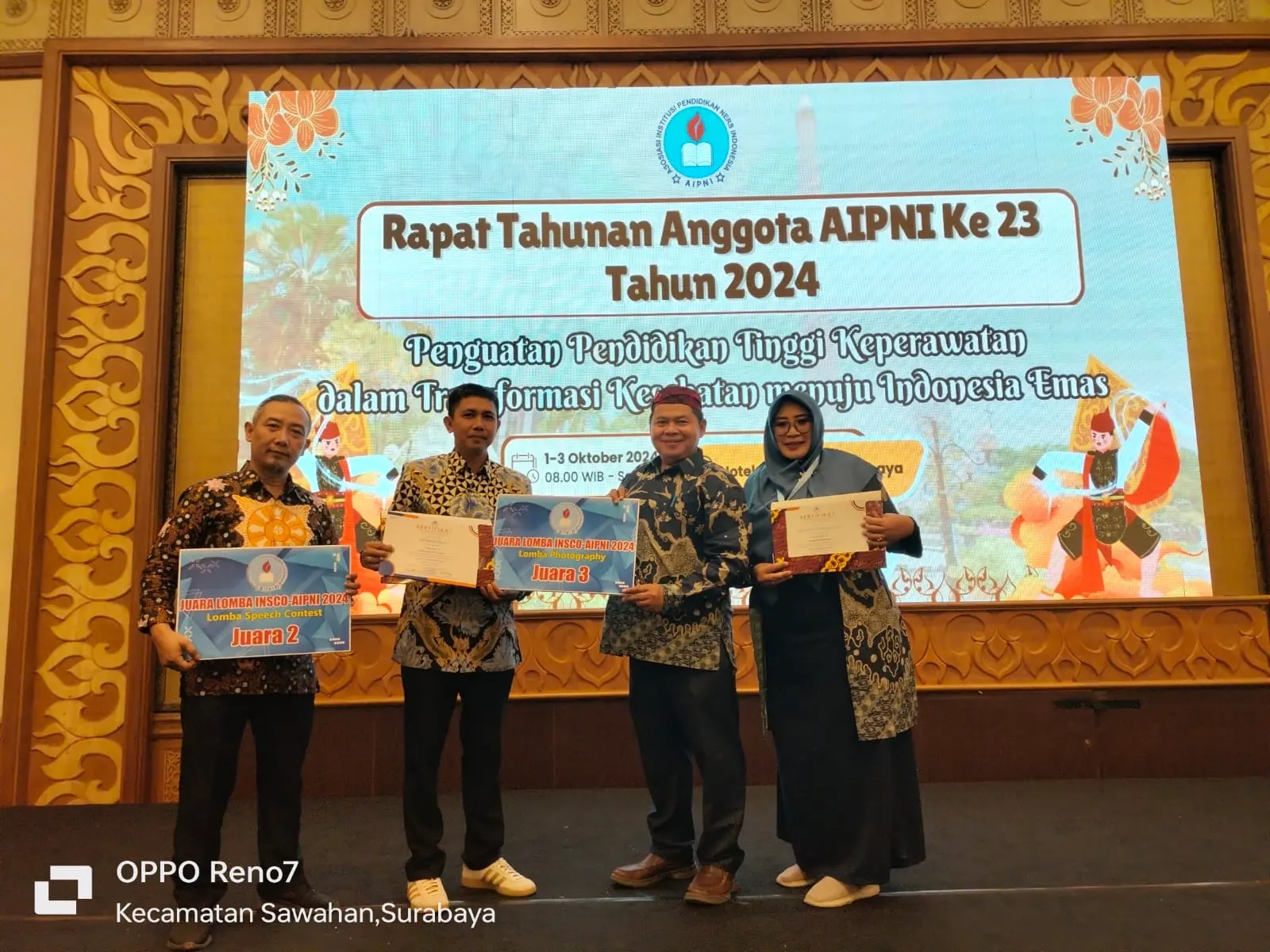 Penerimaan Penghargaan Prestasi Mahasiswa